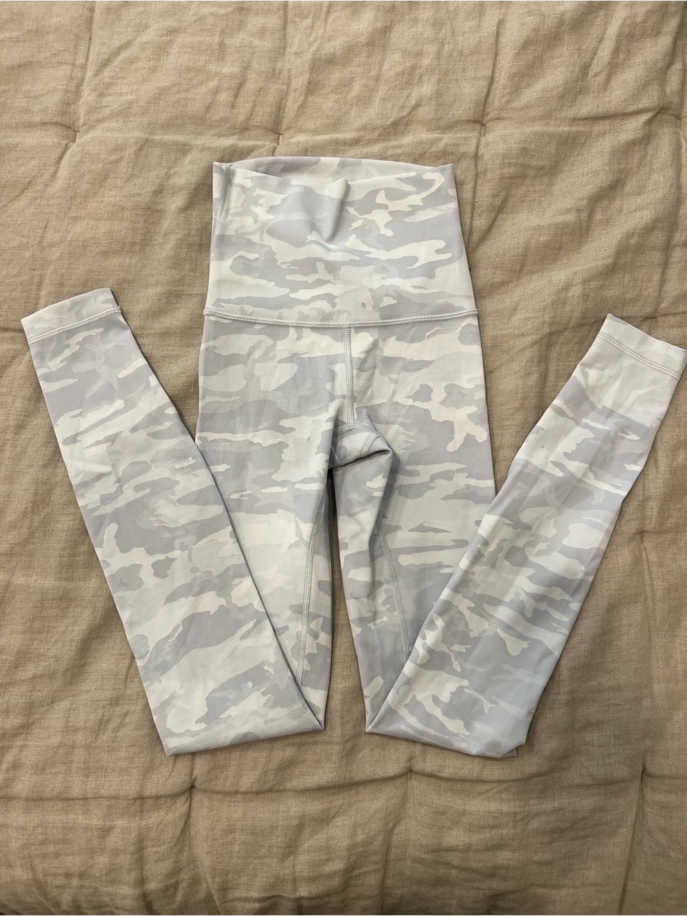 High-Waist Camouflage Leggings in Light Gray